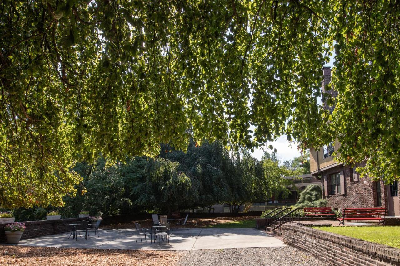 Rutgers University Inn And Conference Center New Brunswick Exterior foto